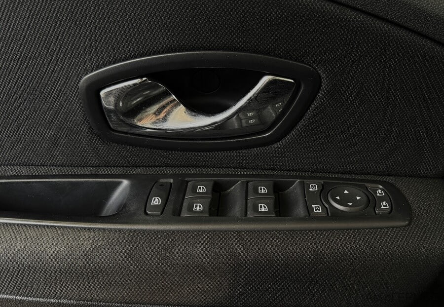 Фото RENAULT Fluence I Рестайлинг с пробегом | №11