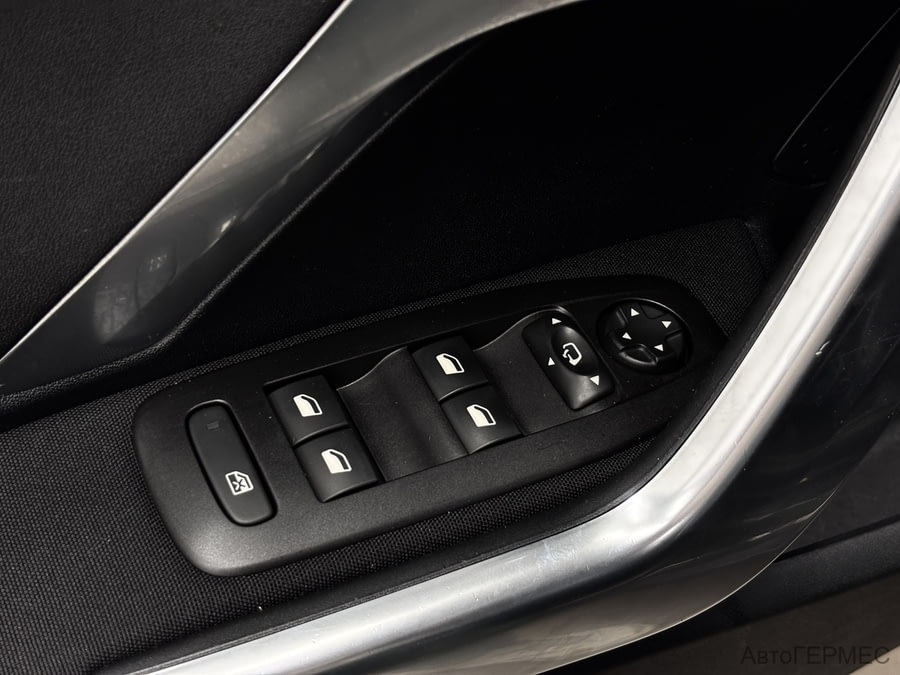 Фото PEUGEOT 2008 I Рестайлинг с пробегом | №8 Фото PEUGEOT 2008 I Рестайлинг с пробегом | №8