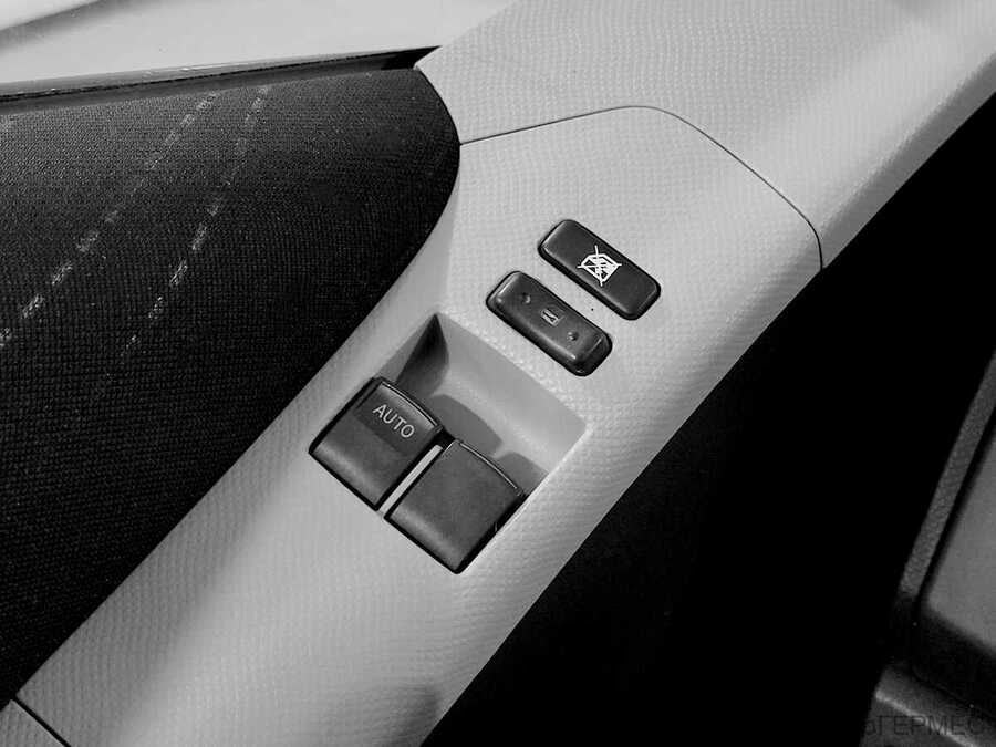 Фото TOYOTA Yaris II с пробегом | №10