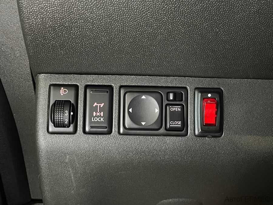 Фото NISSAN Navara (Frontier) III (D40) Рестайлинг с пробегом | №10