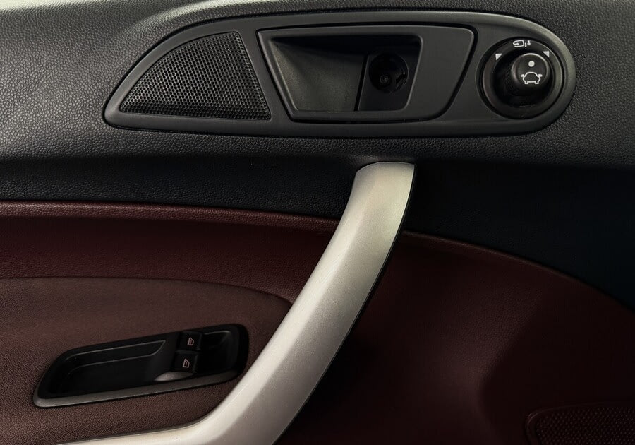 Фото Ford Fiesta MK6 с пробегом | №10