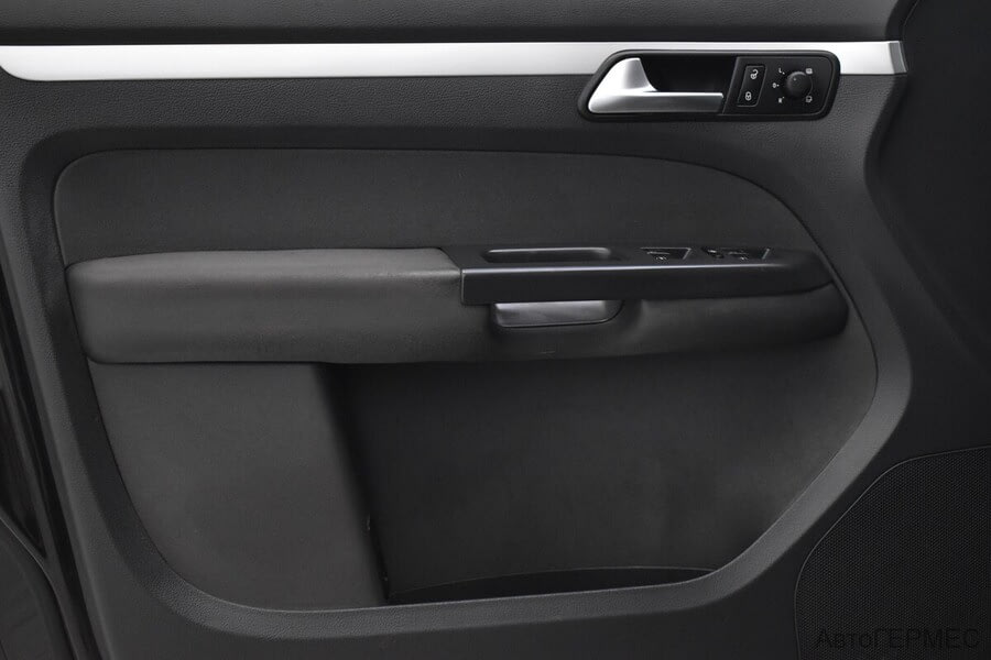 Фото Volkswagen Touran I Рестайлинг 2 с пробегом | №10 Фото Volkswagen Touran I Рестайлинг 2 с пробегом | №10