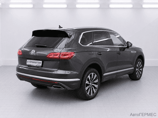 Фото Volkswagen Touareg III с пробегом