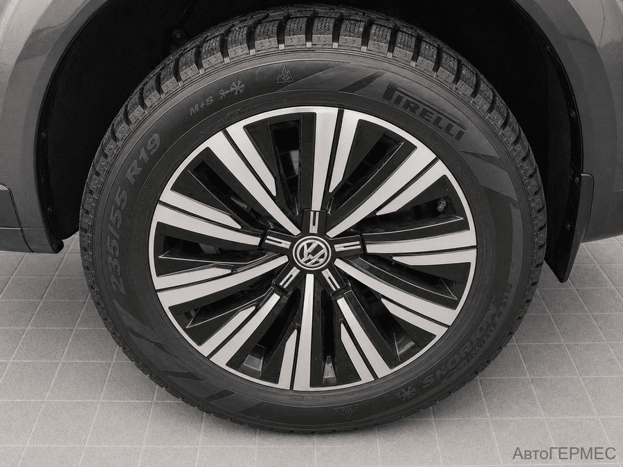 Фото Volkswagen Touareg III с пробегом | №24