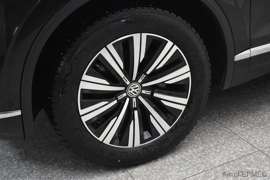 Фото Volkswagen Touareg III с пробегом | №20