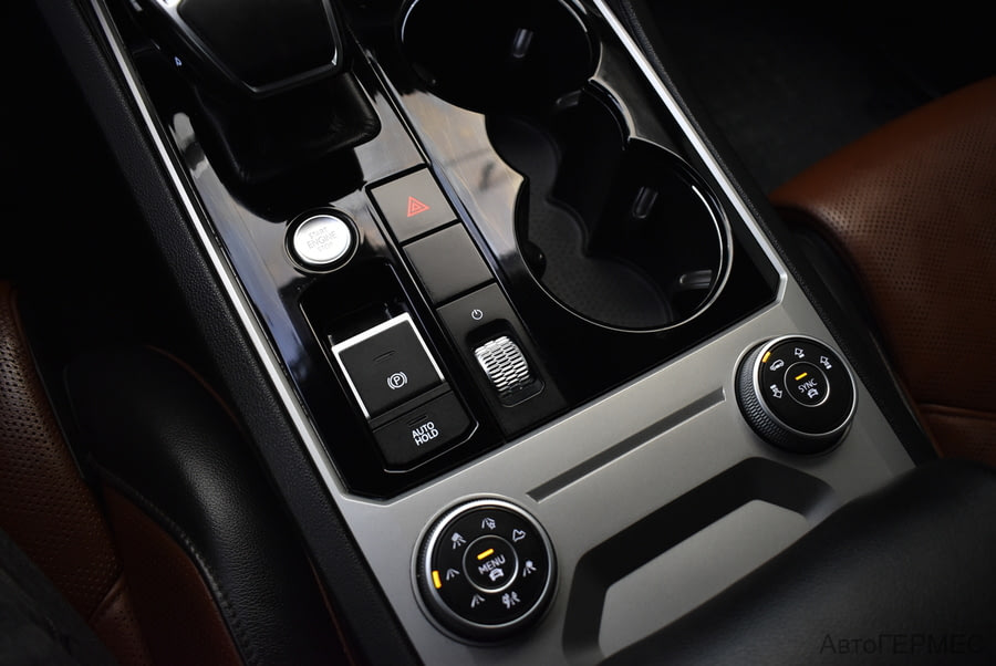 Фото Volkswagen Touareg III с пробегом | №9