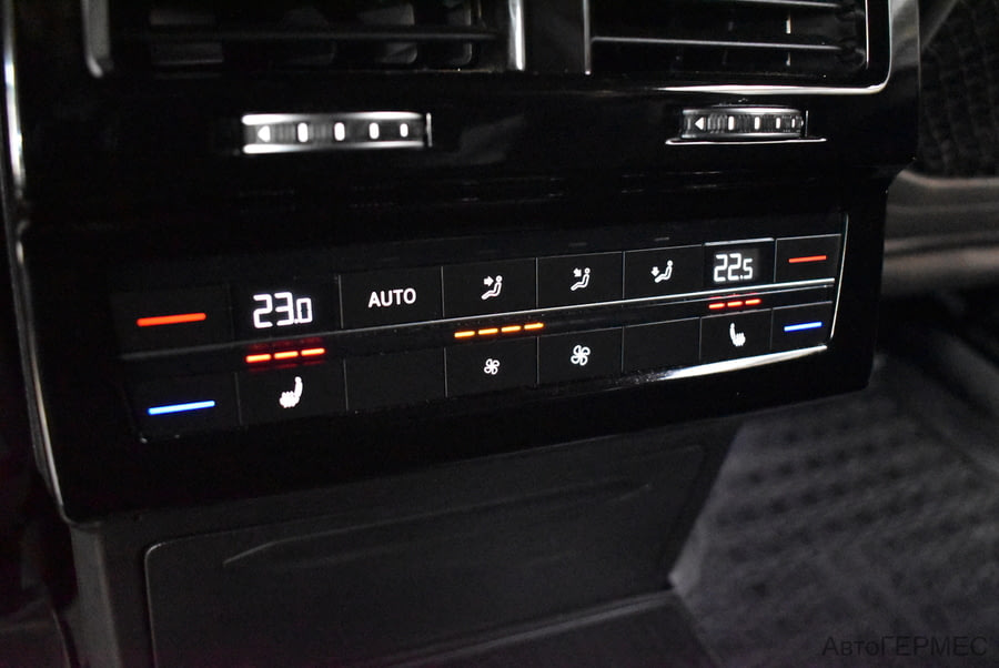 Фото Volkswagen Touareg III с пробегом | №7