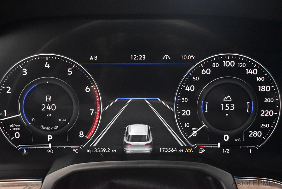 Фото Volkswagen Touareg III с пробегом | №6