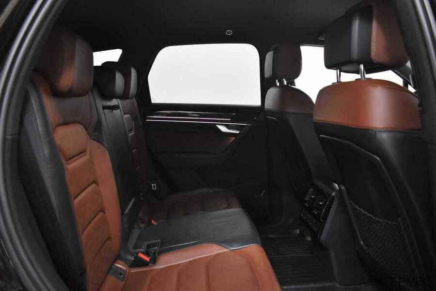 Фото Volkswagen Touareg III с пробегом | №17