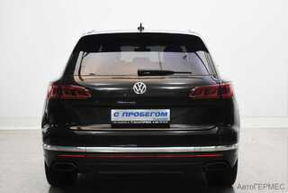 Фото Volkswagen Touareg III с пробегом