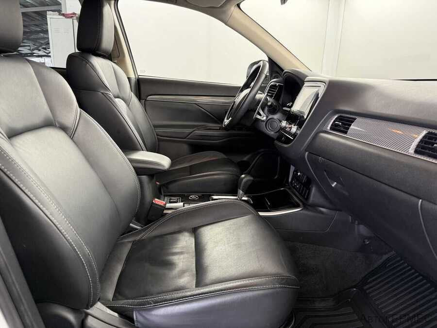 Фото MITSUBISHI Outlander III Рестайлинг 3 с пробегом | №14