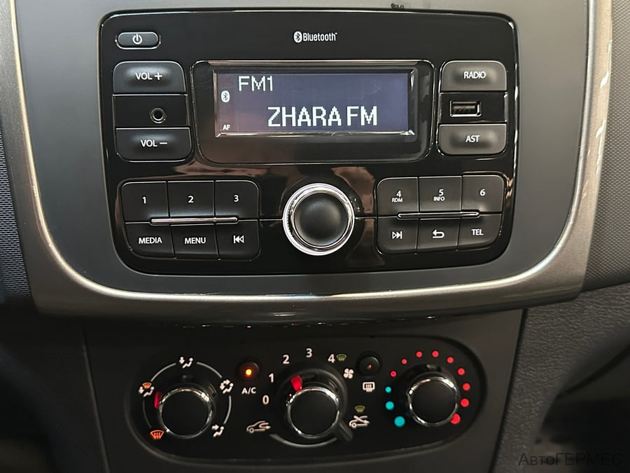 Фото RENAULT Logan II с пробегом | №7 Фото RENAULT Logan II с пробегом | №7