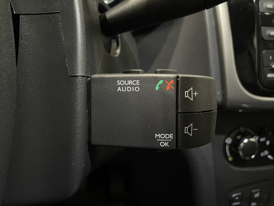 Фото RENAULT Logan II с пробегом | №10