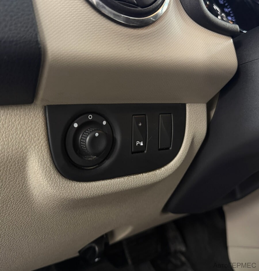 Фото RENAULT Logan II Рестайлинг с пробегом | №8