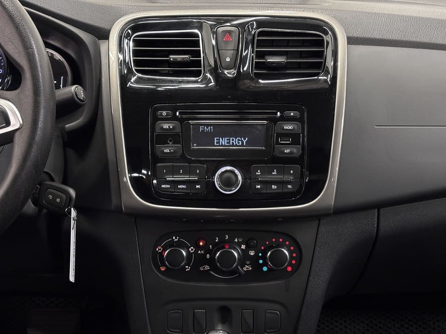 Фото RENAULT Logan II Рестайлинг с пробегом | №7 Фото RENAULT Logan II Рестайлинг с пробегом | №7