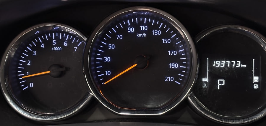 Фото RENAULT Logan II Рестайлинг с пробегом | №6 Фото RENAULT Logan II Рестайлинг с пробегом | №6