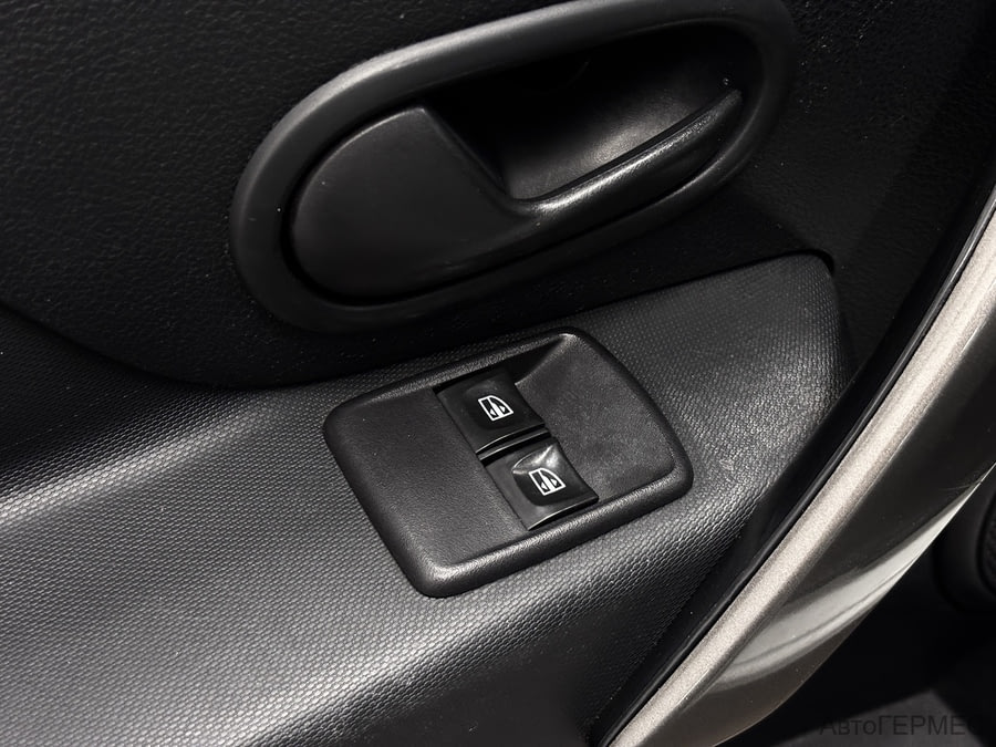 Фото RENAULT Logan II Рестайлинг с пробегом | №8 Фото RENAULT Logan II Рестайлинг с пробегом | №8