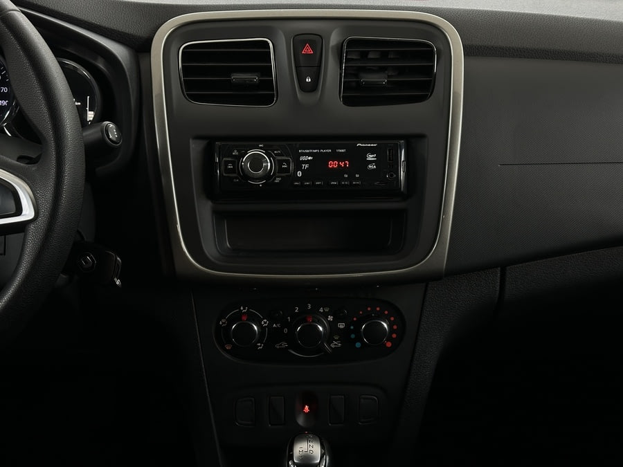 Фото RENAULT Logan II Рестайлинг с пробегом | №7 Фото RENAULT Logan II Рестайлинг с пробегом | №7