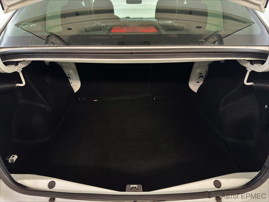 Фото RENAULT Logan II Рестайлинг с пробегом | №11 Фото RENAULT Logan II Рестайлинг с пробегом | №11