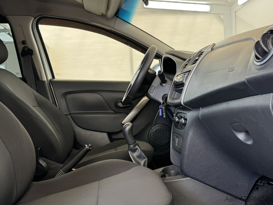 Фото RENAULT Logan II Рестайлинг с пробегом | №10 Фото RENAULT Logan II Рестайлинг с пробегом | №10