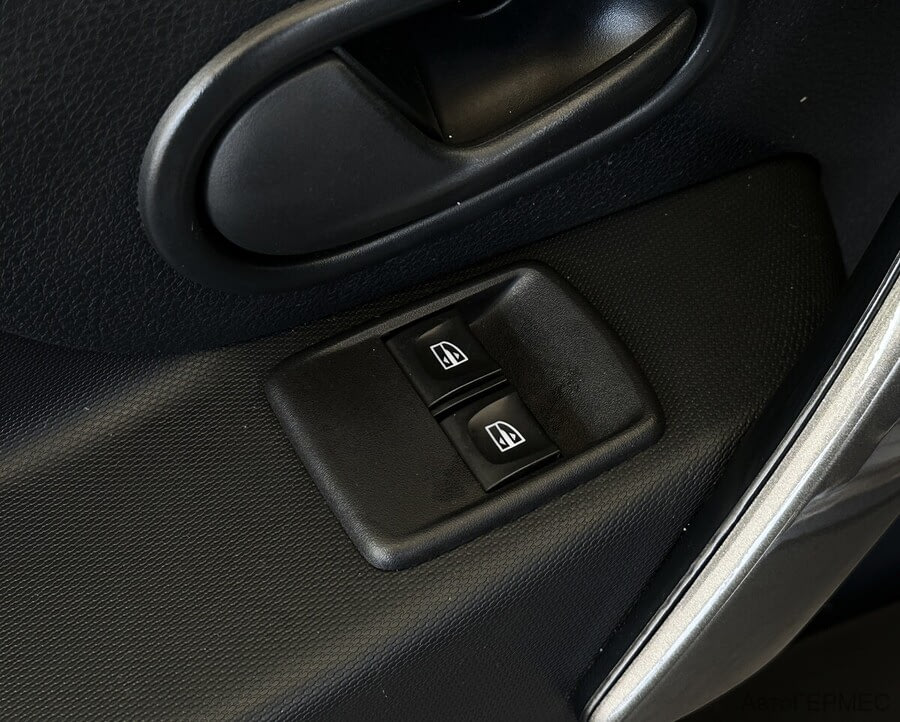 Фото RENAULT Logan II Рестайлинг с пробегом | №10 Фото RENAULT Logan II Рестайлинг с пробегом | №10