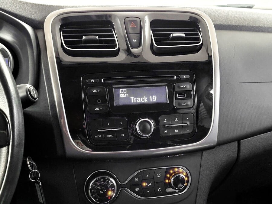 Фото RENAULT Sandero II с пробегом | №7 Фото RENAULT Sandero II с пробегом | №7