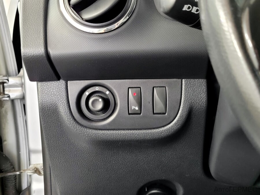 Фото RENAULT Sandero II с пробегом | №8 Фото RENAULT Sandero II с пробегом | №8