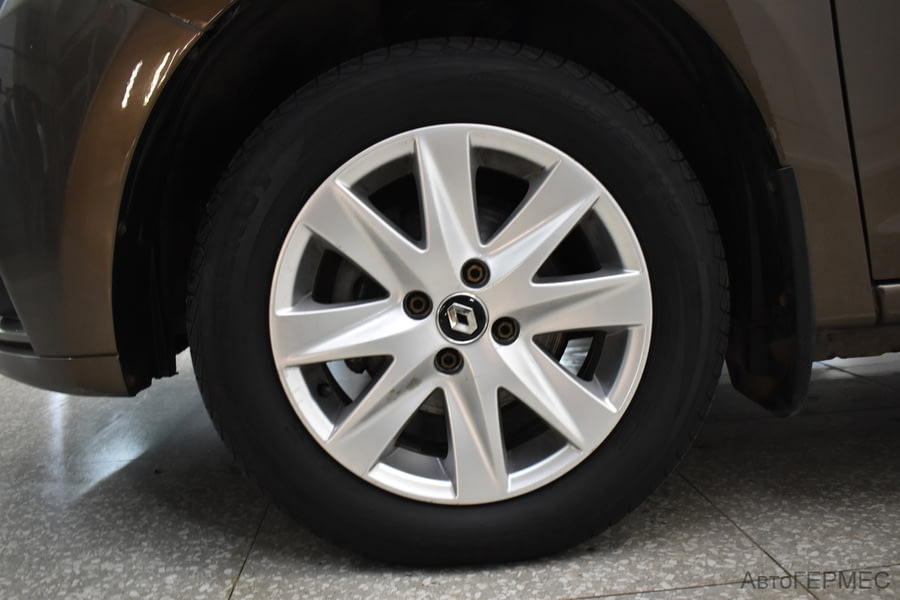 Фото RENAULT Sandero II Рестайлинг с пробегом | №16