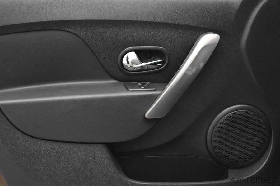 Фото RENAULT Sandero II Рестайлинг с пробегом | №11