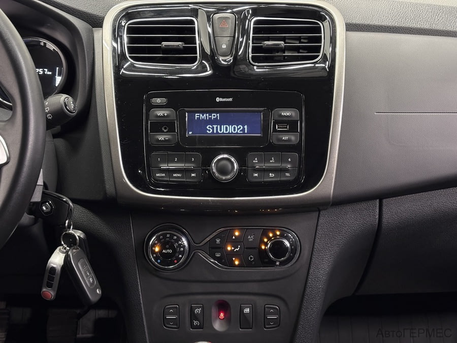 Фото RENAULT Sandero II Рестайлинг с пробегом | №7