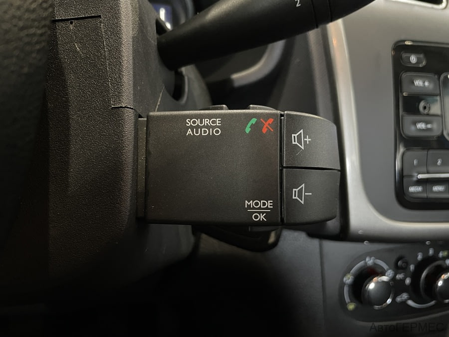 Фото RENAULT Sandero II Рестайлинг с пробегом | №12