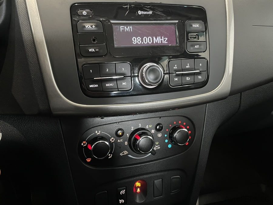 Фото RENAULT Sandero II Рестайлинг с пробегом | №7