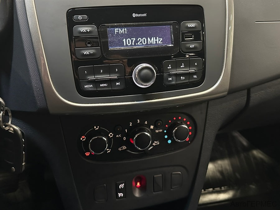 Фото RENAULT Sandero II Рестайлинг с пробегом | №7