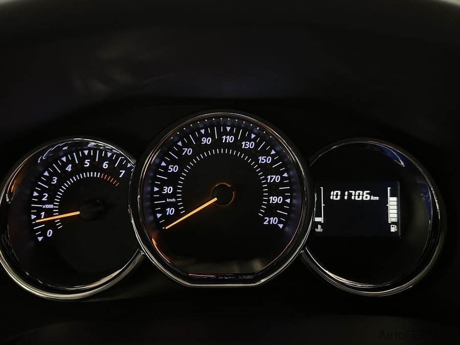 Фото RENAULT Sandero II Рестайлинг с пробегом | №6