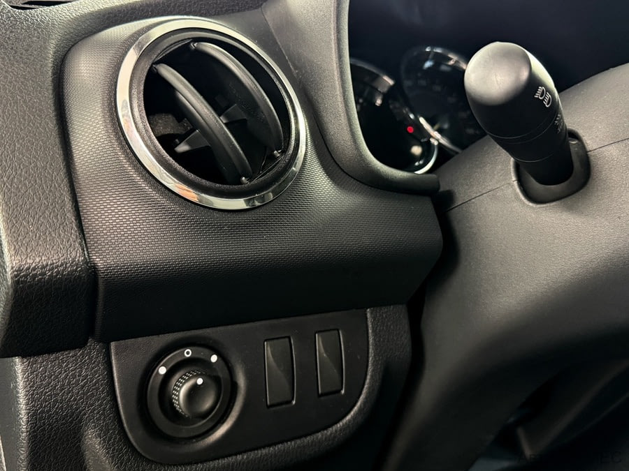 Фото RENAULT Sandero II Рестайлинг с пробегом | №9 Фото RENAULT Sandero II Рестайлинг с пробегом | №9