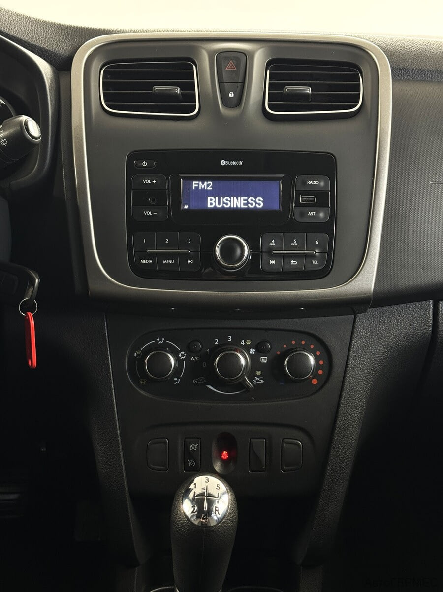 Фото RENAULT Sandero II Рестайлинг с пробегом | №7 Фото RENAULT Sandero II Рестайлинг с пробегом | №7