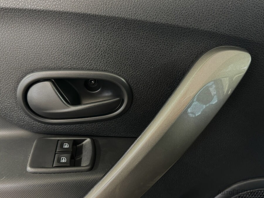 Фото RENAULT Sandero II Рестайлинг с пробегом | №10 Фото RENAULT Sandero II Рестайлинг с пробегом | №10