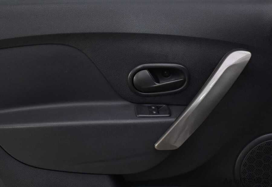 Фото RENAULT Sandero II Рестайлинг с пробегом | №9