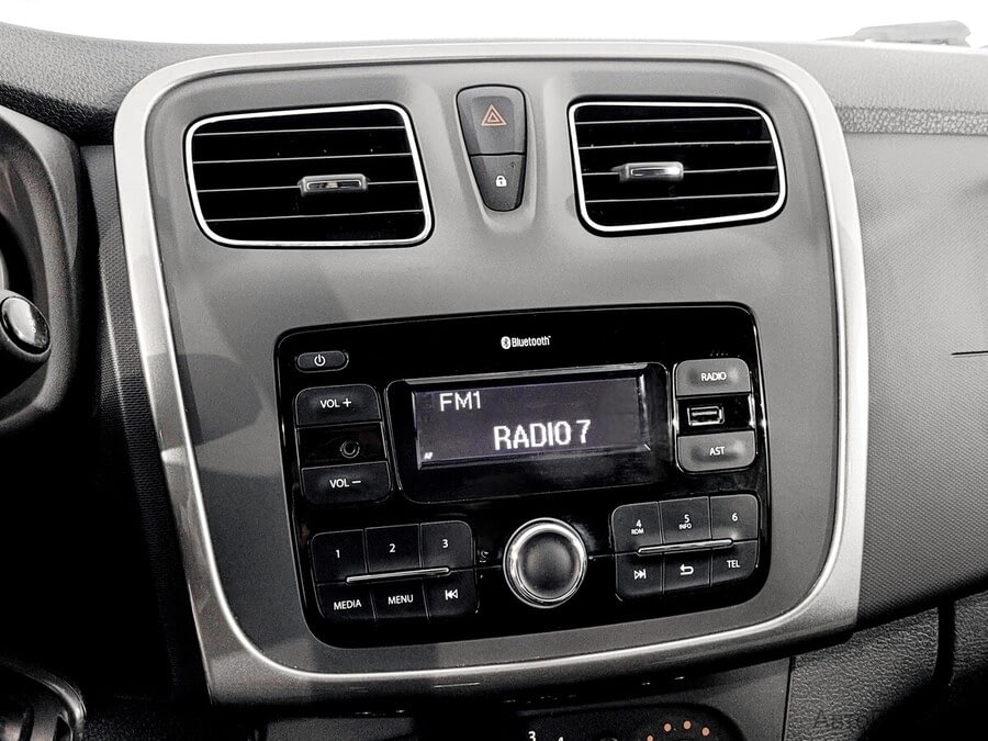 Фото RENAULT Sandero II Рестайлинг с пробегом | №7