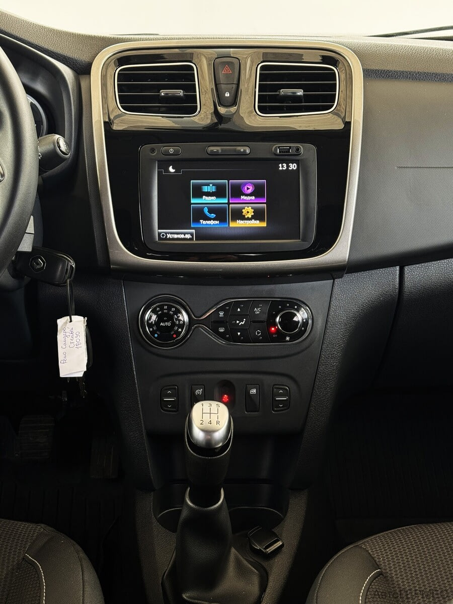 Фото RENAULT Sandero II Рестайлинг с пробегом | №8