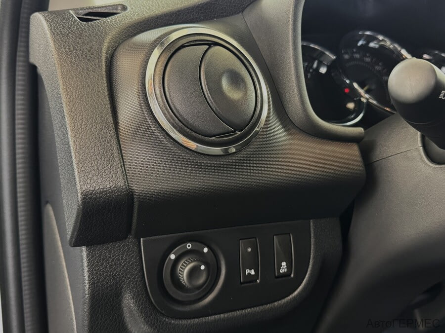 Фото RENAULT Sandero II Рестайлинг с пробегом | №10