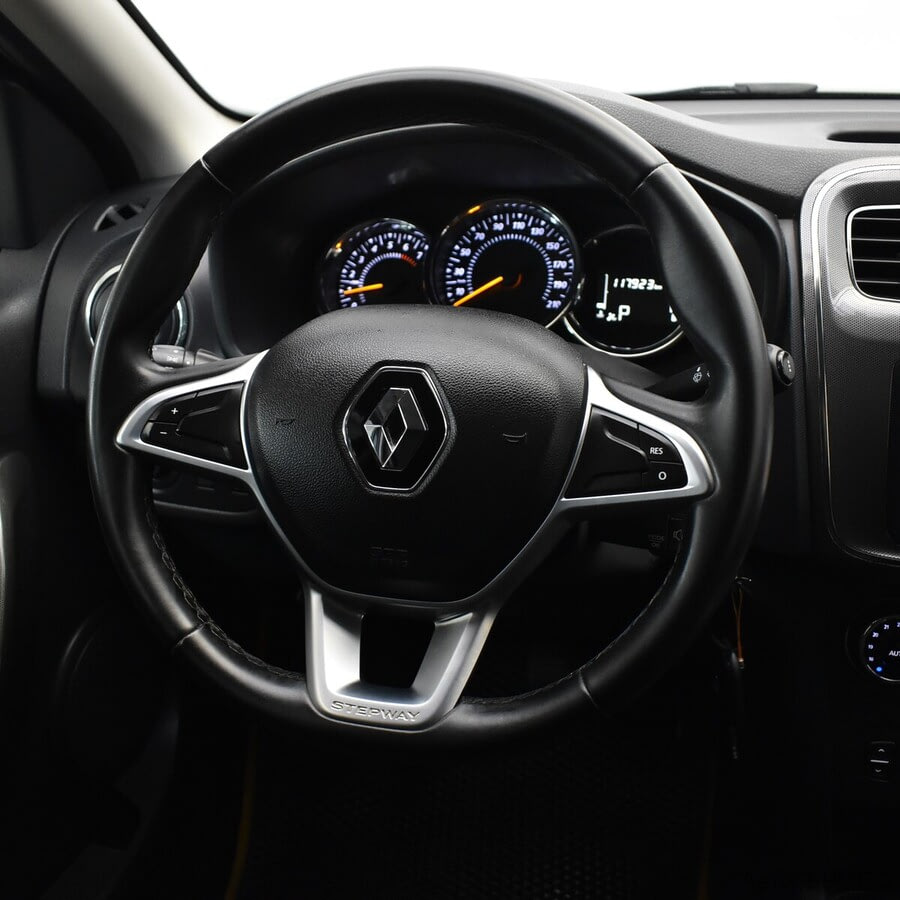 Фото RENAULT Sandero II Рестайлинг с пробегом | №8