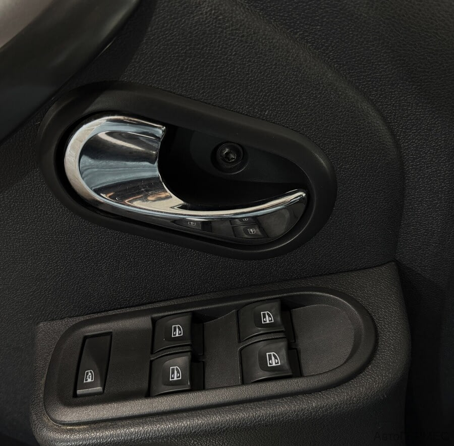 Фото RENAULT Duster I Рестайлинг с пробегом | №9 Фото RENAULT Duster I Рестайлинг с пробегом | №9