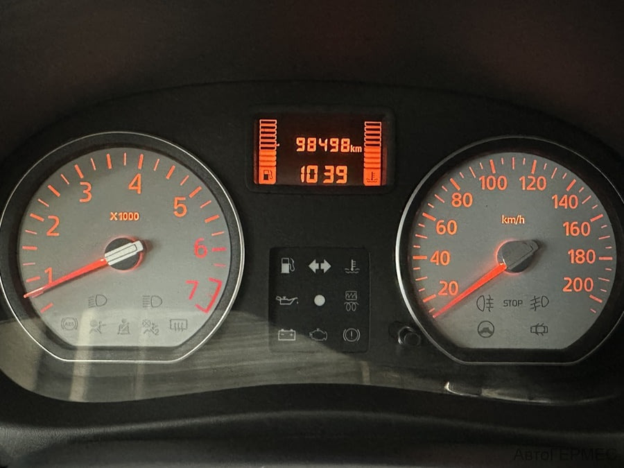 Фото RENAULT Logan I Рестайлинг с пробегом | №6 Фото RENAULT Logan I Рестайлинг с пробегом | №6