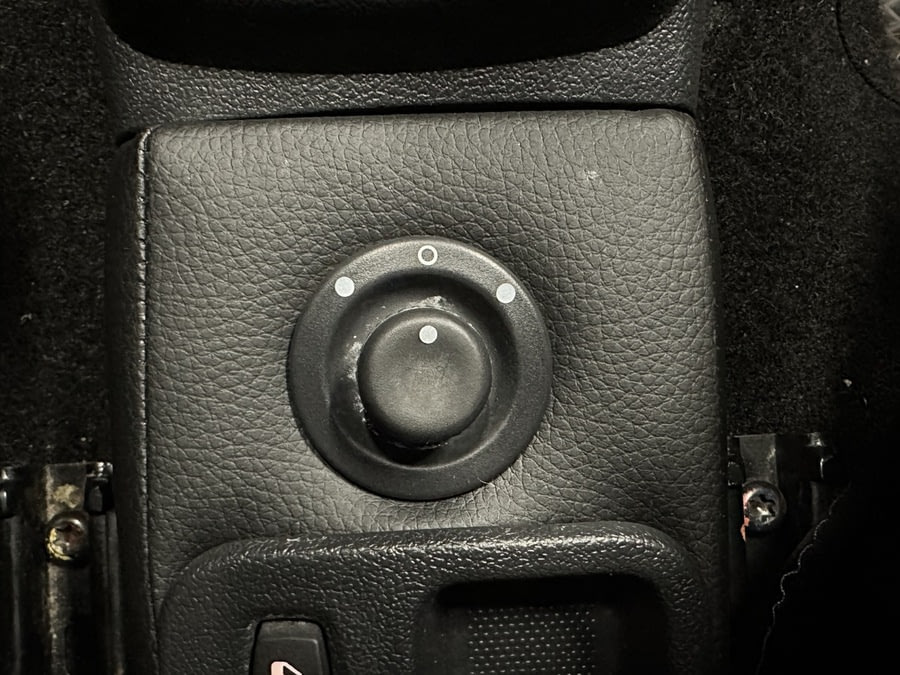 Фото RENAULT Logan I Рестайлинг с пробегом | №9 Фото RENAULT Logan I Рестайлинг с пробегом | №9