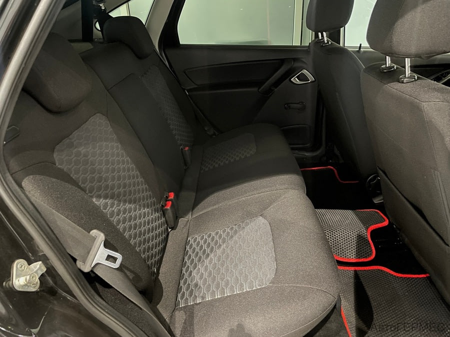 Фото LADA Granta I Рестайлинг с пробегом | №13 Фото LADA Granta I Рестайлинг с пробегом | №13