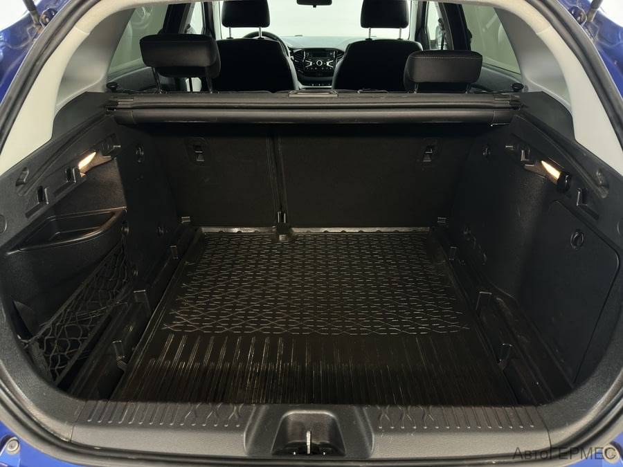 Фото LADA VESTA SW CROSS I Vesta SW Cross с пробегом | №12