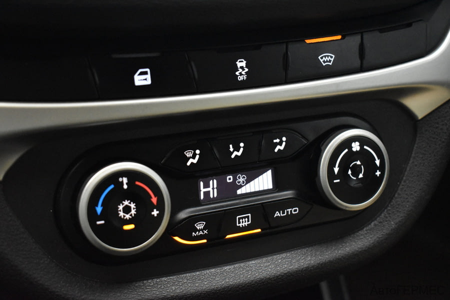 Фото LADA VESTA SW CROSS I Vesta SW Cross с пробегом | №8 Фото LADA VESTA SW CROSS I Vesta SW Cross с пробегом | №8