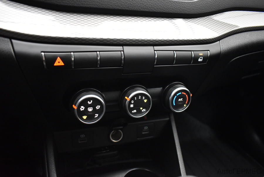 Фото LADA Vesta I Рестайлинг с пробегом | №7