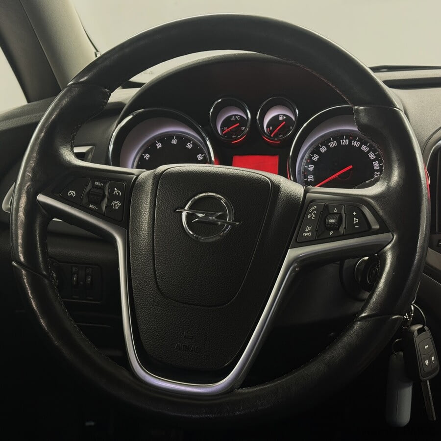 Фото Opel Astra J Рестайлинг с пробегом | №8 Фото Opel Astra J Рестайлинг с пробегом | №8